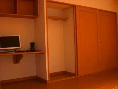 ３枚扉のクローゼットは収納力バツグン！