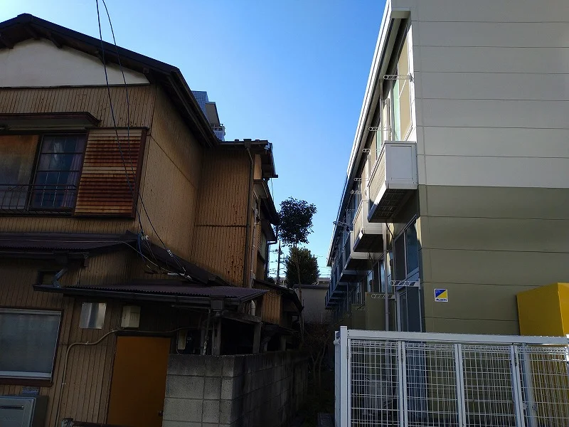 01～09号室側