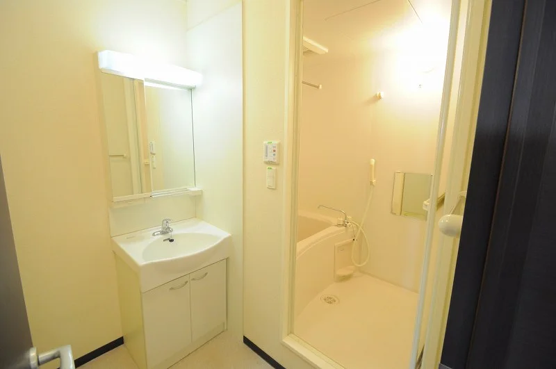 浴室乾燥機完備！人気の独立洗面台！