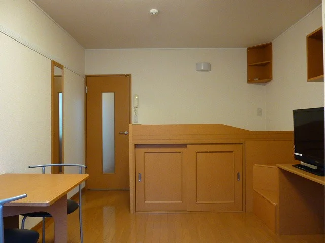 1階はフローリング、2階はじゅうたんです。