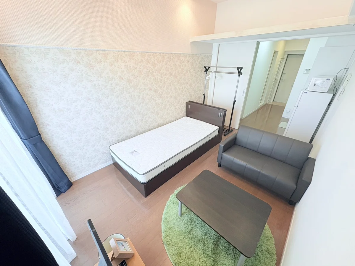 照明もお洒落で高級感のあるお部屋となっております。