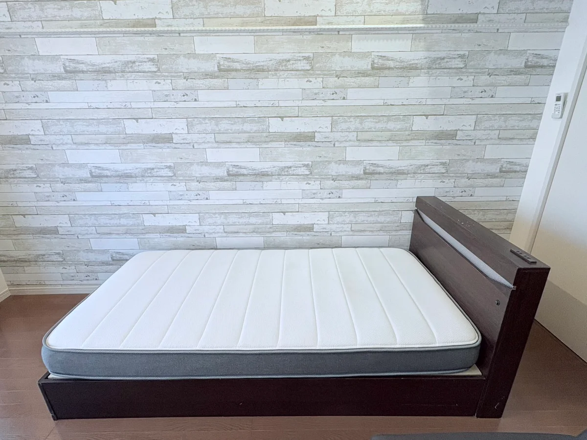 シングルサイズのベッドになります★コンセント付♪