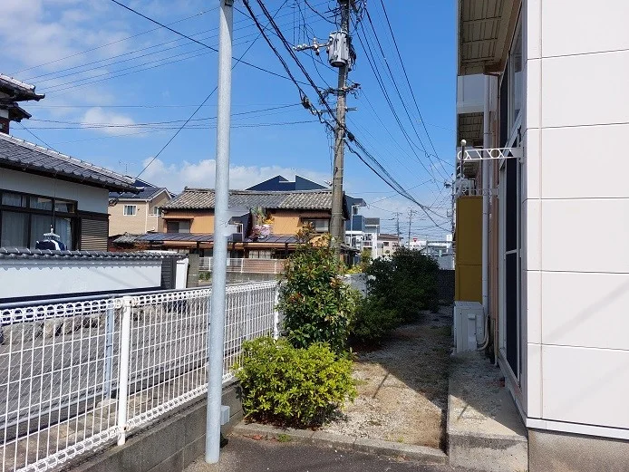 周辺は落ち着いた閑静な住宅街