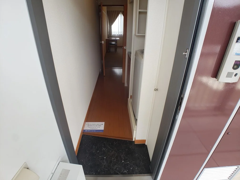 玄関横にシューズボックスついてます