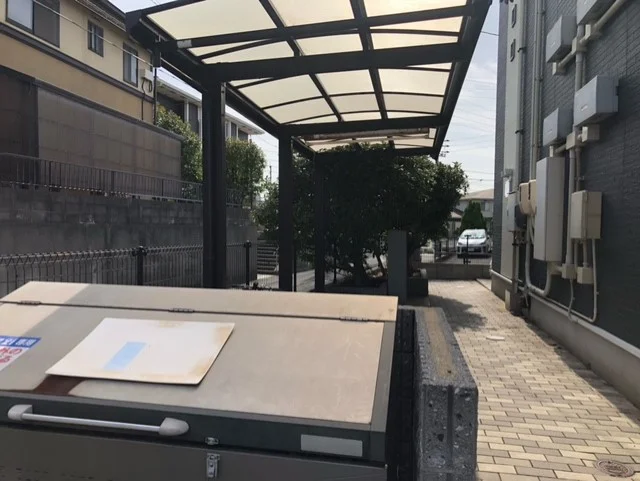 自転車置き場・ゴミ箱