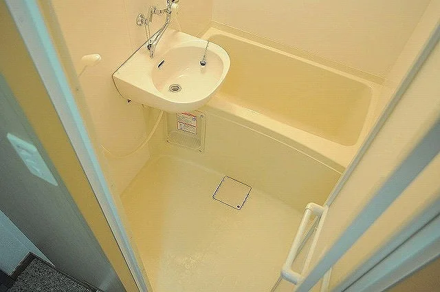 お風呂場に御座います。