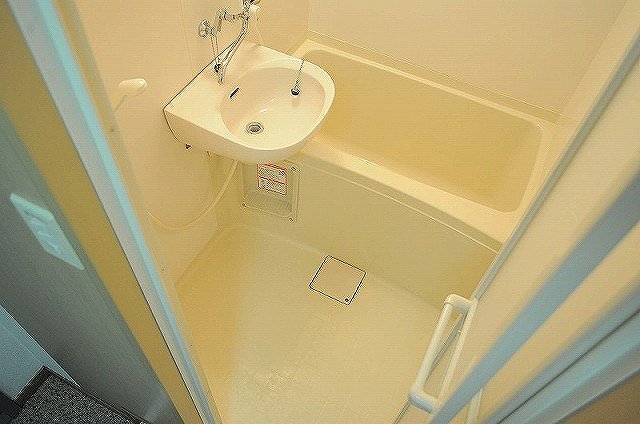 お風呂場に御座います。