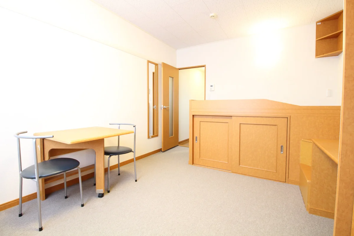 テーブルを折りたためば、さらに広く使えます！