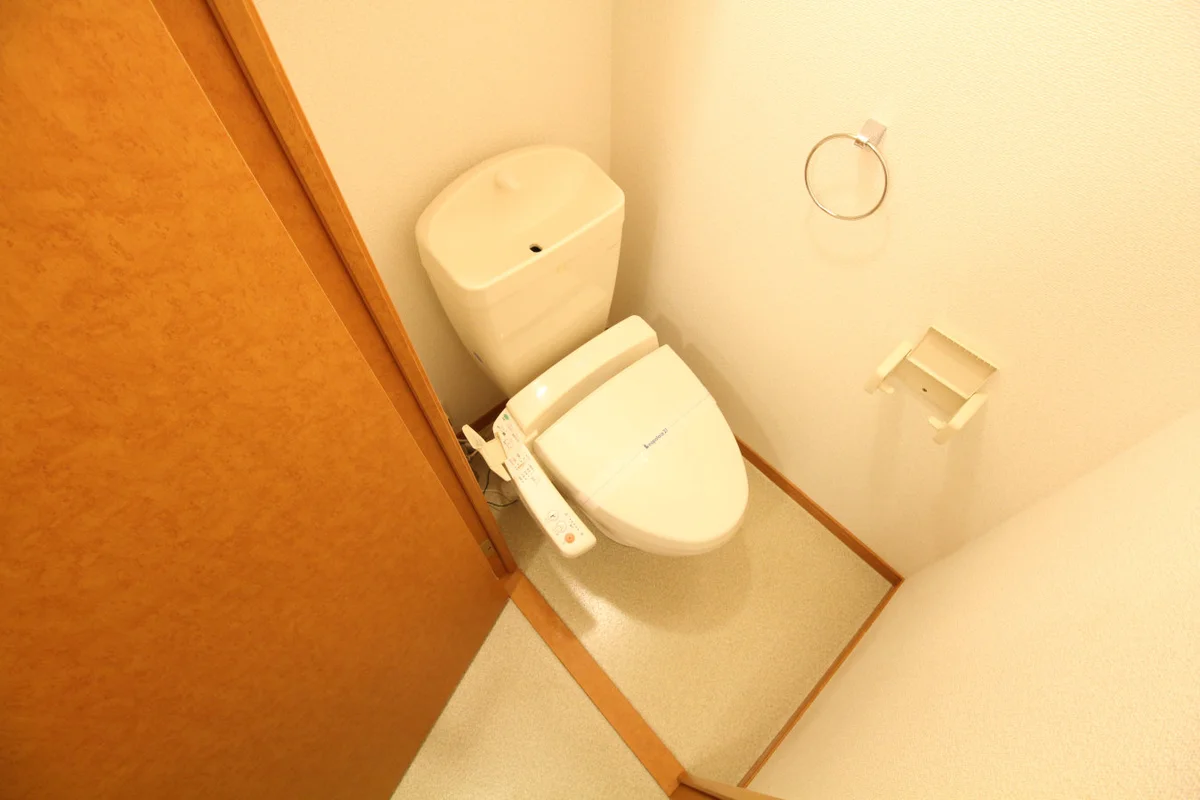 マストアイテムの温水洗浄便座付きです♪