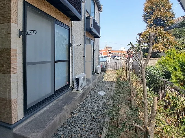 窓先