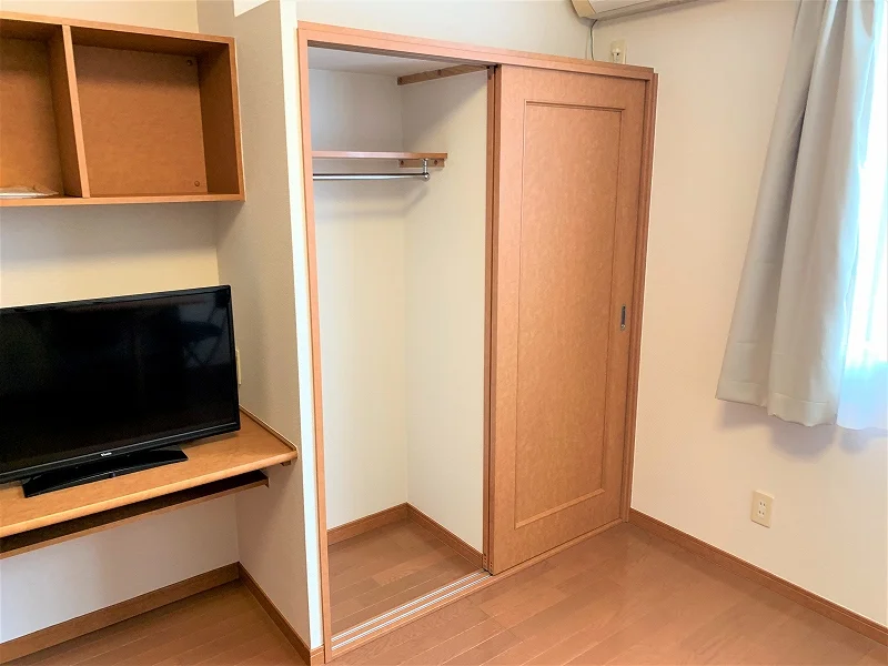 クローゼット、収納棚、ベッド下収納あり。