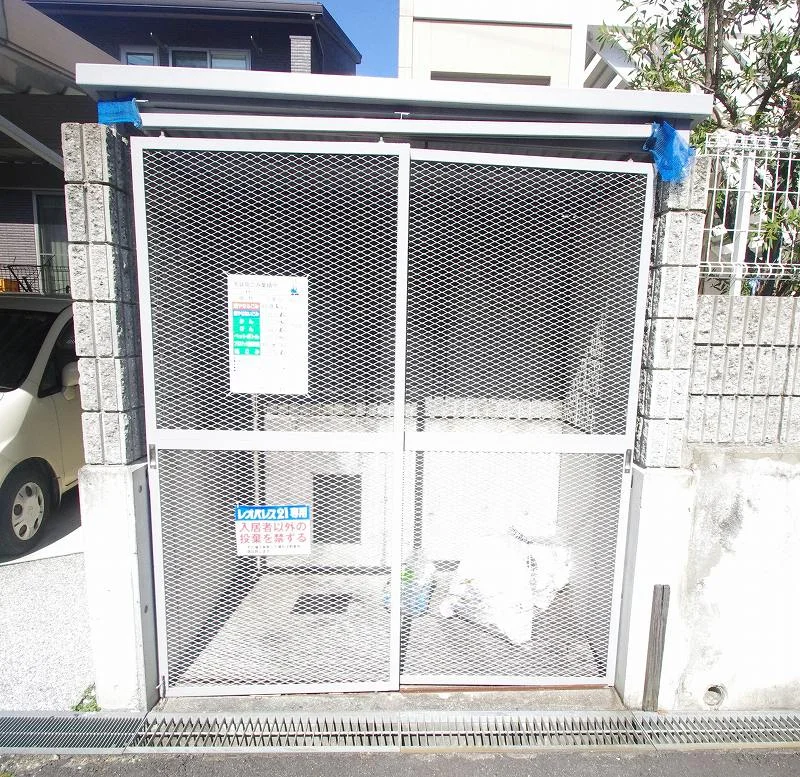 ゴミ置き場（扉つき）
