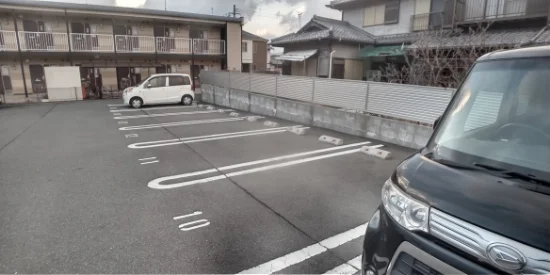 共用部分は清掃業者が清掃しております。