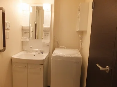 人気の独立洗面台と洗濯機付いてます
