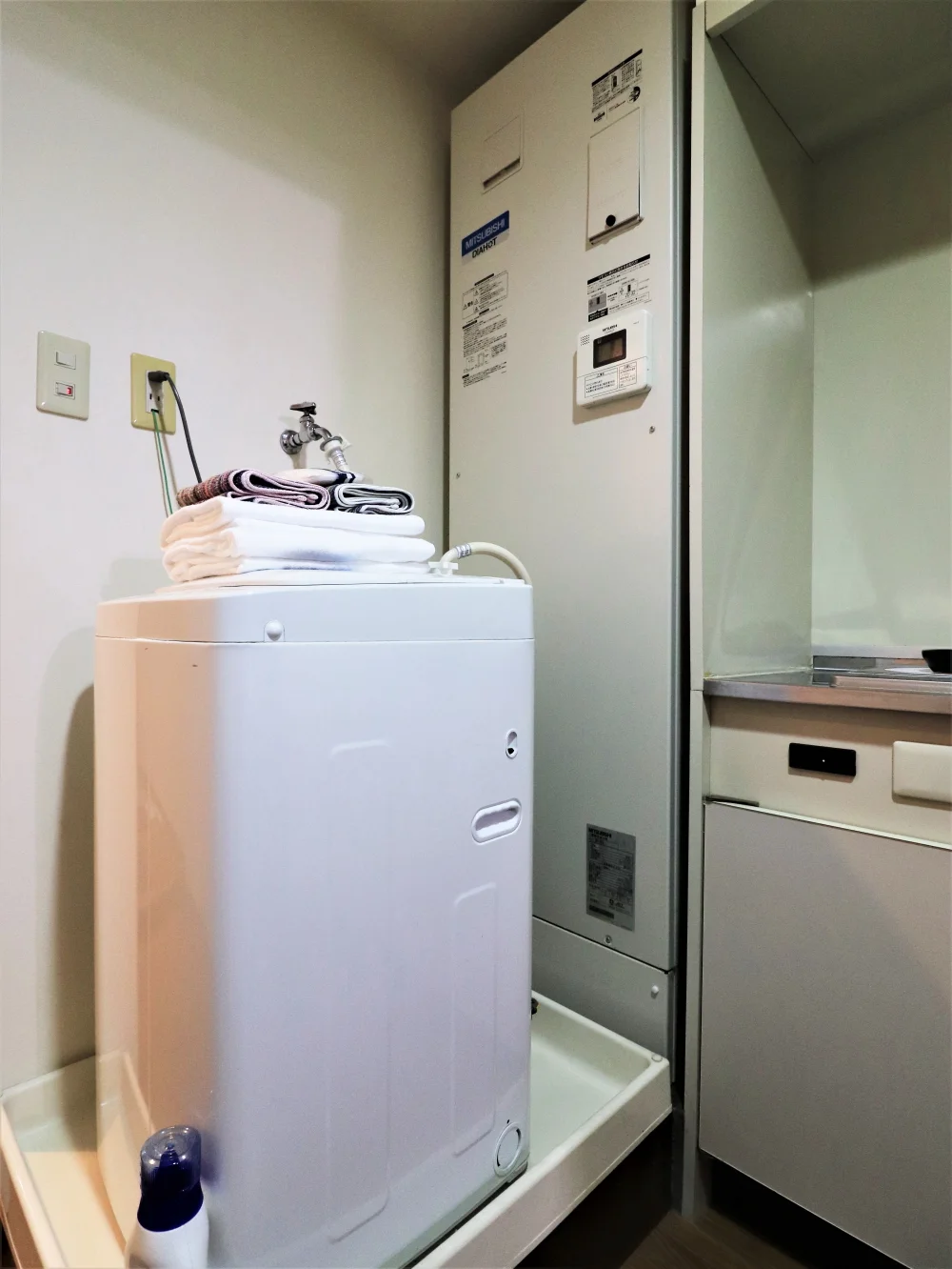 室内洗濯機なので天気を気にせず、ご使用可能です♪洗濯洗剤もご用意しておりますので、入居されてすぐ洗濯していただけます!