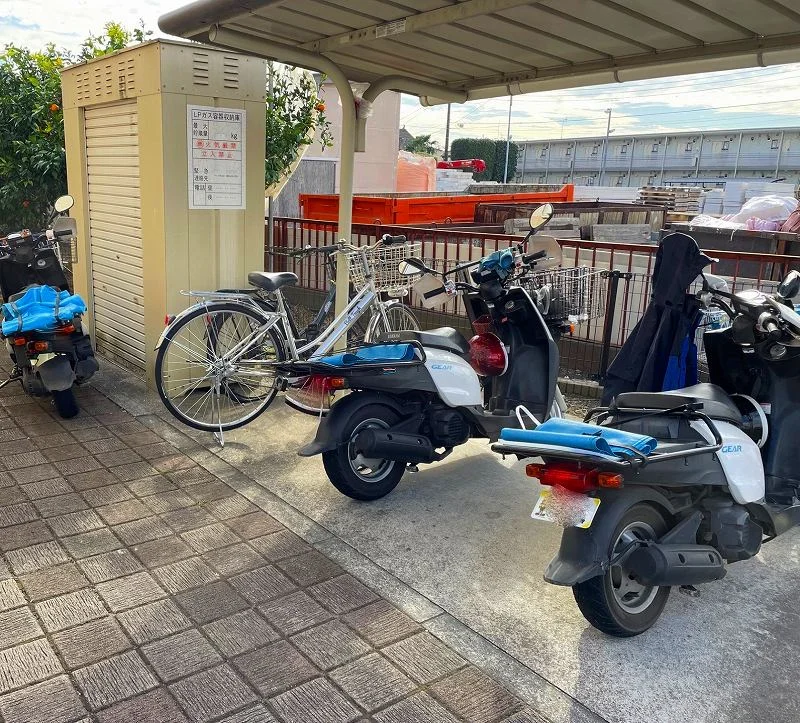 屋根付き駐輪場完備