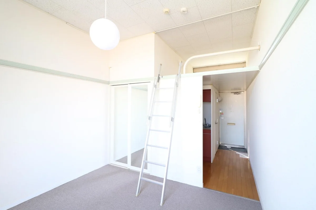 （※一部の号室では家具家電なし）１Ｆ・２Ｆともに絨毯仕様