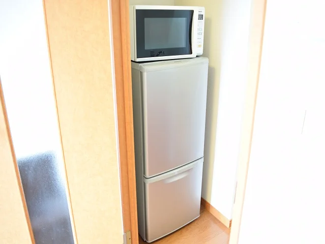 冷蔵庫・電子レンジ・洗濯機がついております。