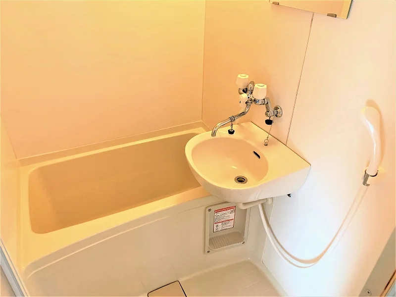 お風呂に洗面台あり。