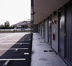 共用部分は清掃業者が清掃しております。