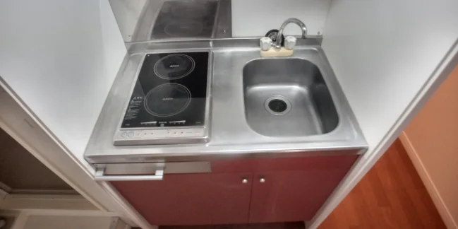 キッチンはラジエントヒーター2口（大、小）ですよ！