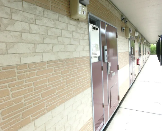 共用部分は清掃業者が清掃しております。