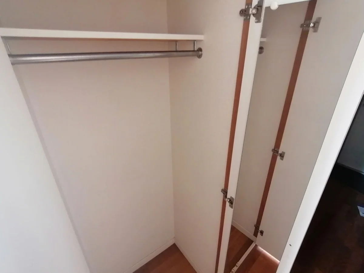 収納クローゼットです。姿見も付いてます。