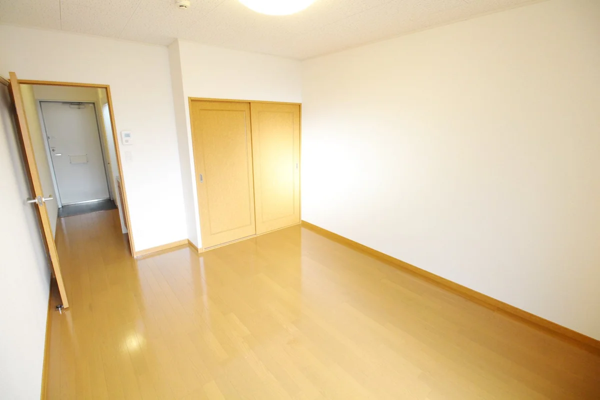 光もたくさん入る明るいお部屋です♪