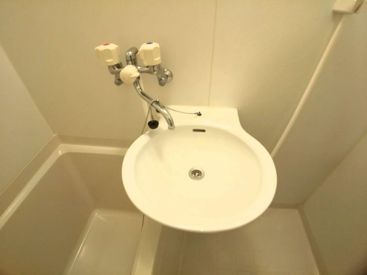 鏡を備え　準備のしやすい洗面台