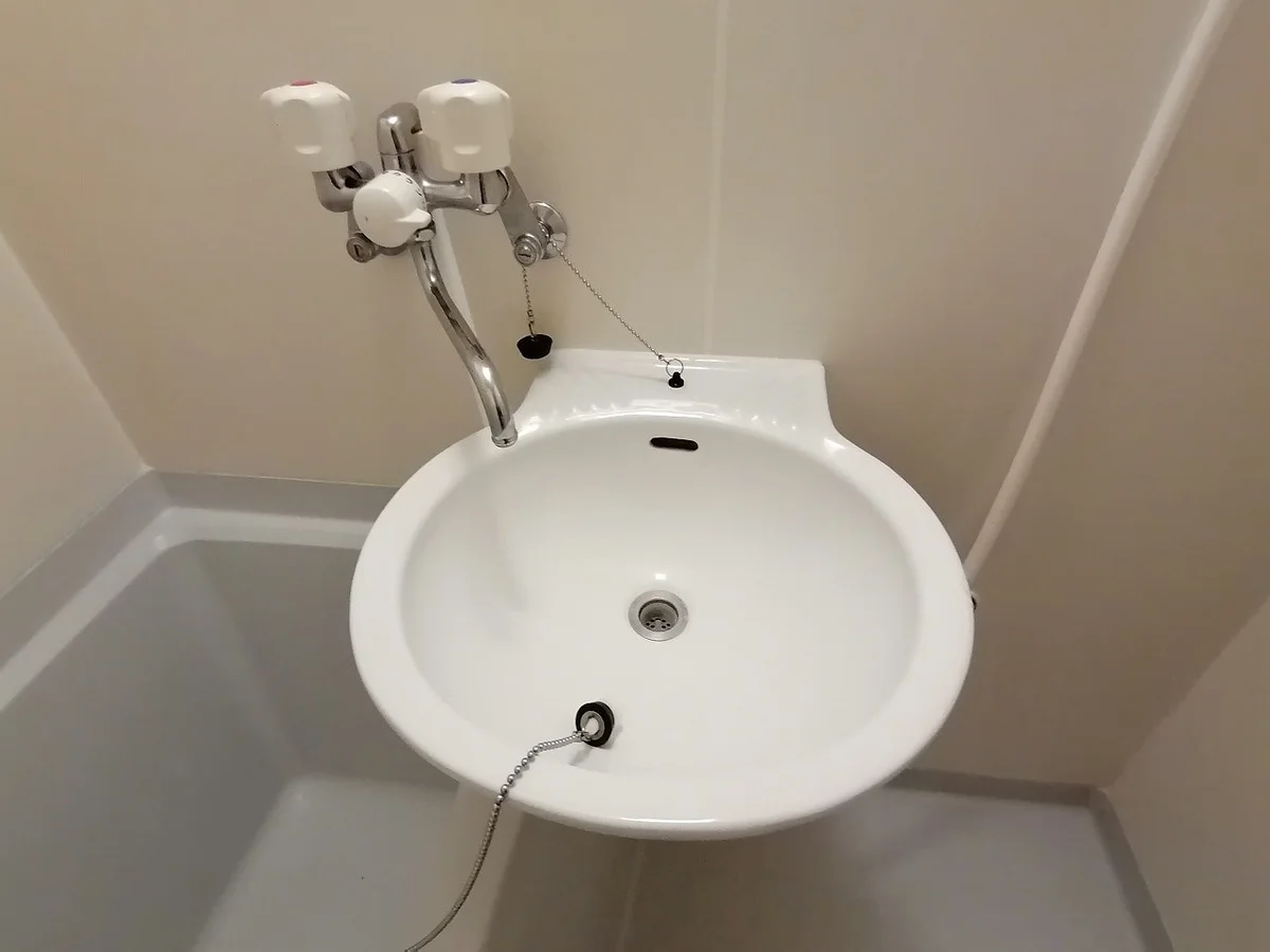 お風呂に洗面台あり。