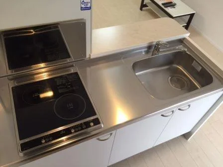 二口コンロ（手前ＩＨ、奥ラジエントヒーター）