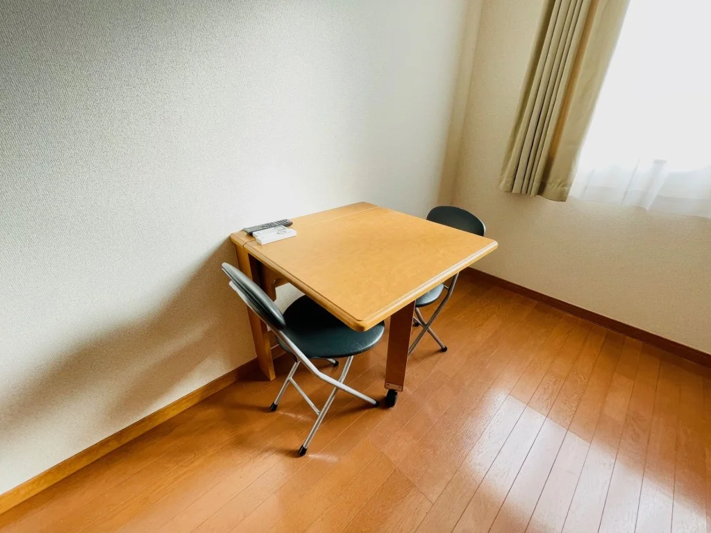 テーブル・椅子2脚