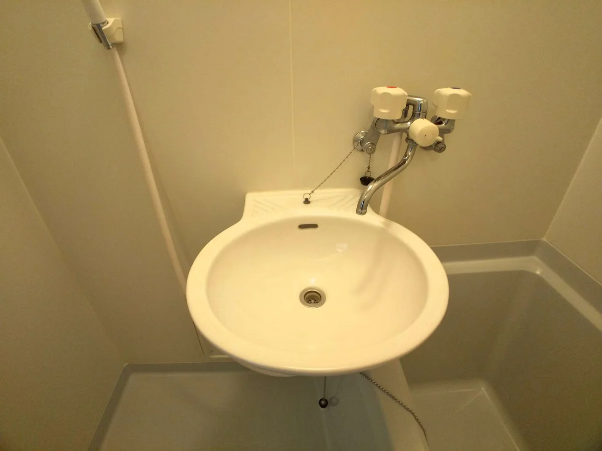 鏡を備え　準備のしやすい洗面台