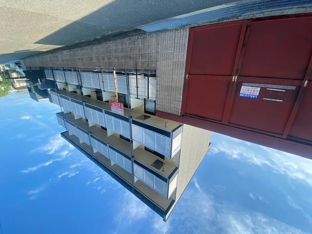 画像が反転しています。