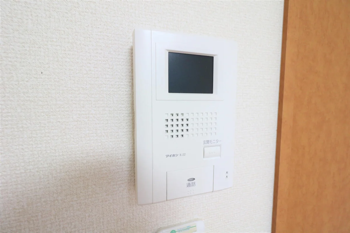 来客時に便利、ＴＶモニター付きインターホンを完備