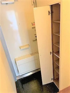 シューズボックス有り。