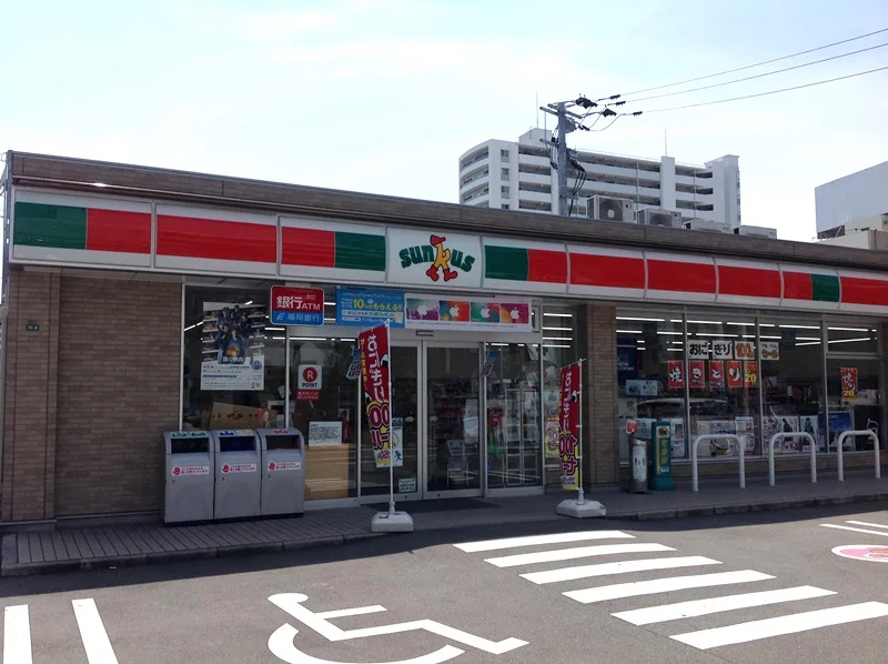 コンビニ　約２分200ｍ