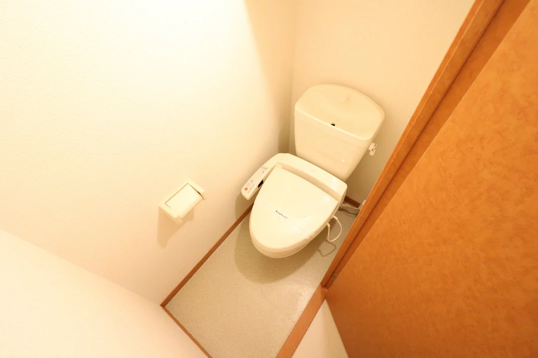 快適な温水洗浄便座付きトイレになります。