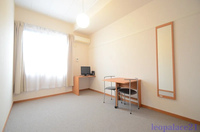同シリーズの類似となります。現況を優先致します。