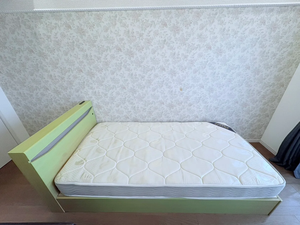 シングルサイズのベッドになります★コンセント付♪