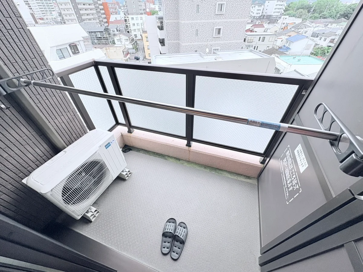 洗濯竿・スリッパ備え付☆入居中洗濯もできるので、コインランドリーに行かなくても大丈夫☆☆