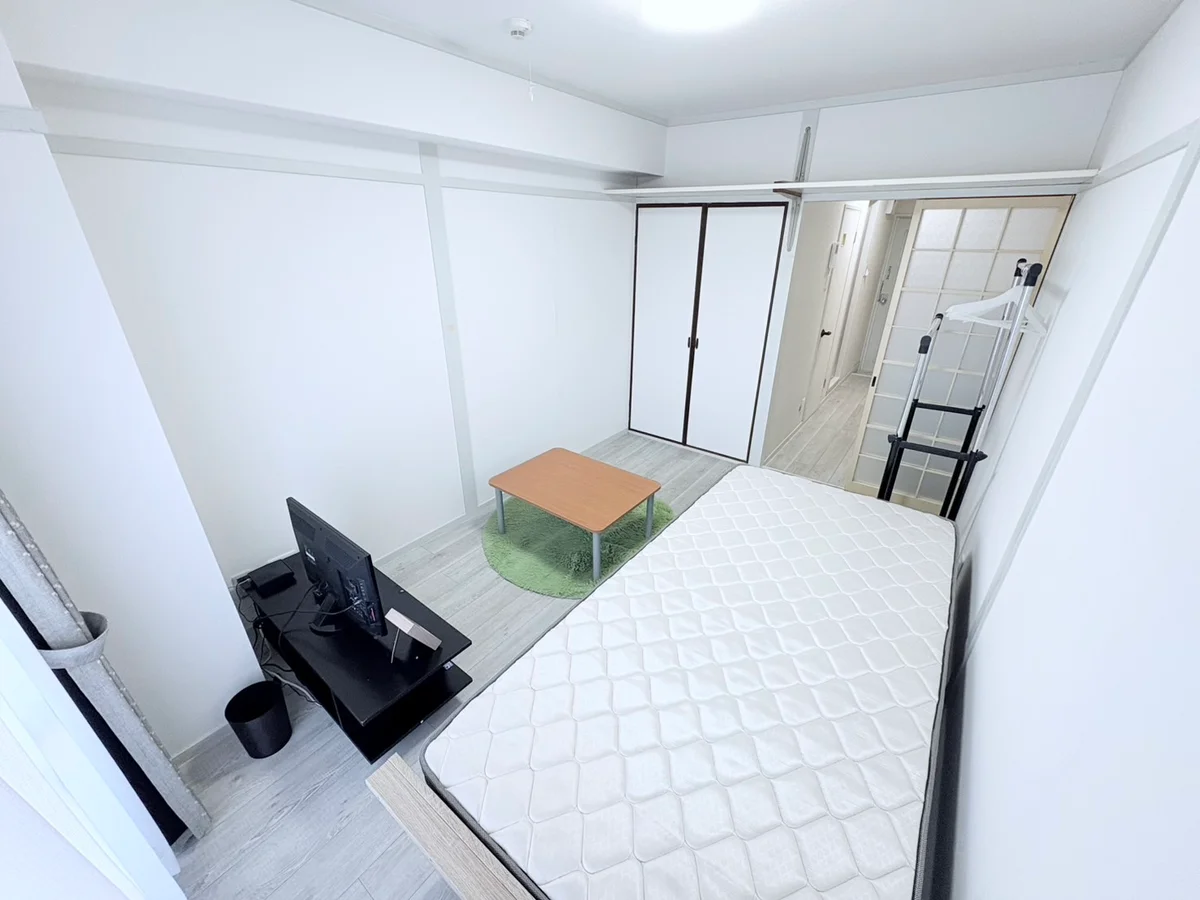 自宅で暮らすようなゆったりとした空間が魅力的♪出張の方はもちろん、学生さんや観光でいらっしゃる方にもSマンスーのお部屋は家具・家電・備品の充実度が高いため大変ご好評いただいております。