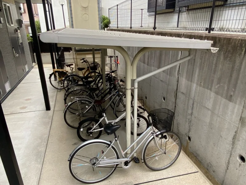 屋根付き駐輪場です。