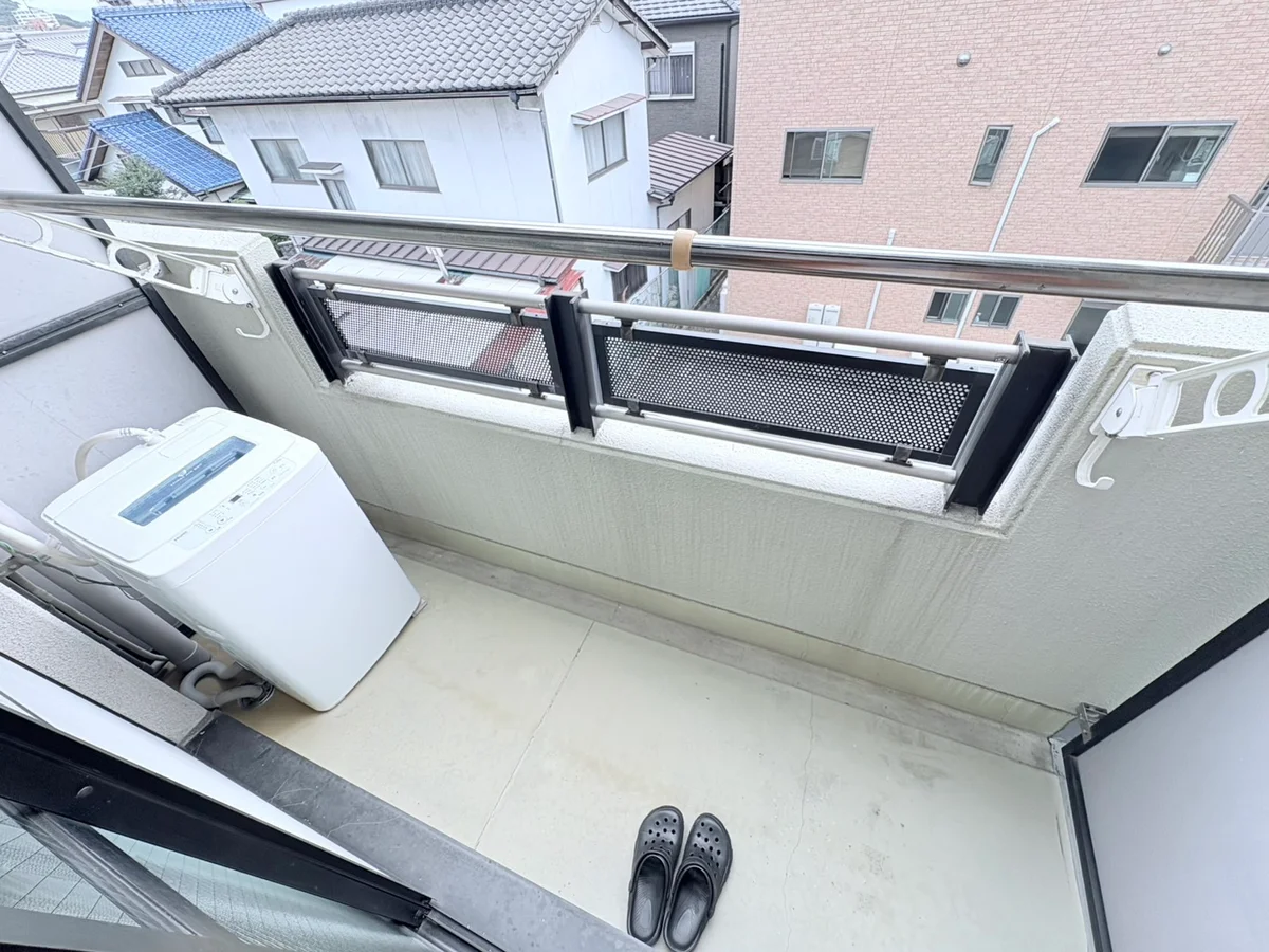 洗濯竿・スリッパ備え付☆入居中洗濯もできるので、コインランドリーに行かなくても大丈夫☆☆
