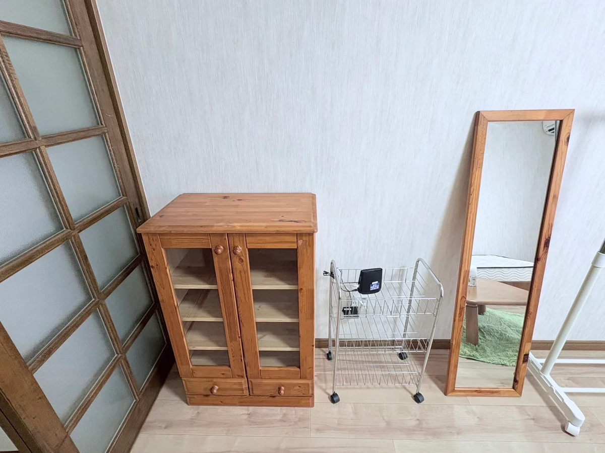 食器棚・スタンドミラーもあります♪