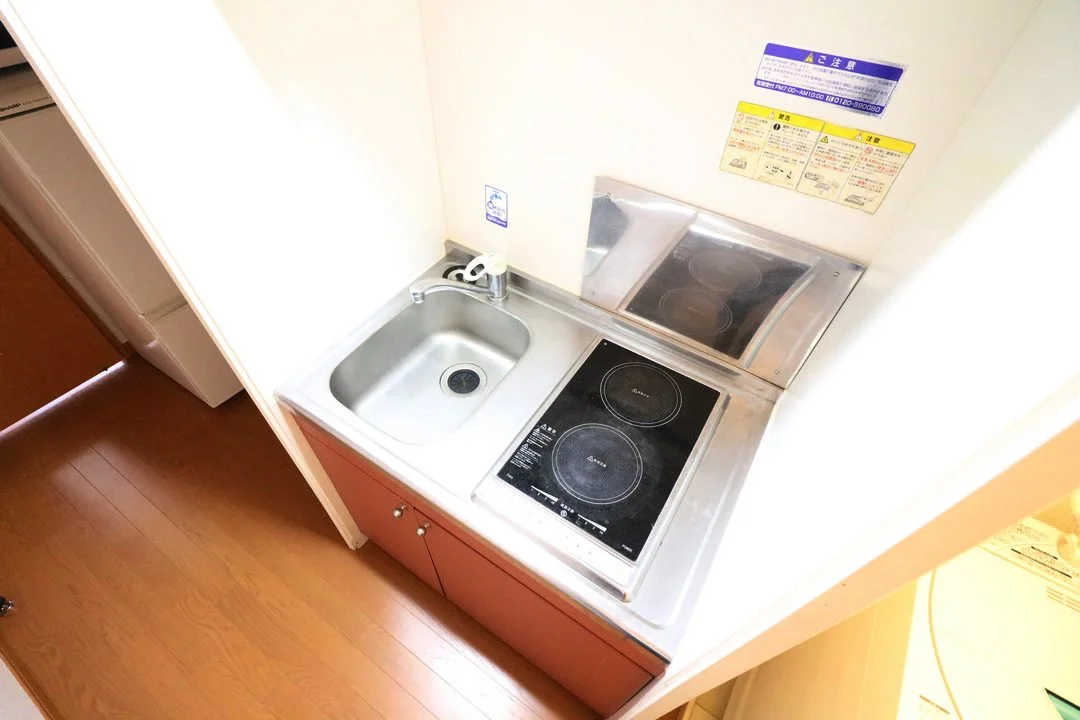 電気コンロが２口ついてます。