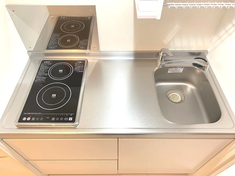 【キッチン】ＩＨコンロ。シンク下には収納有り