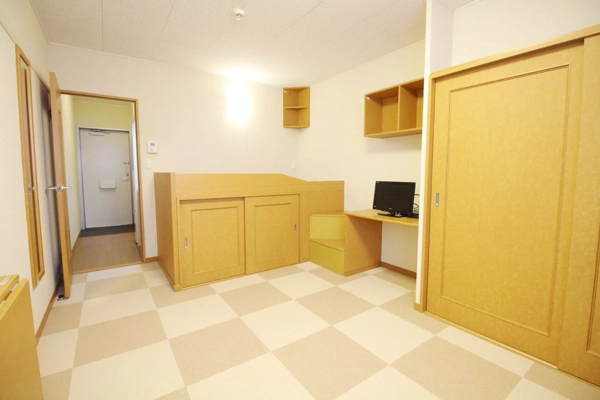 テーブルを折りたためばお部屋も広く使えます♪