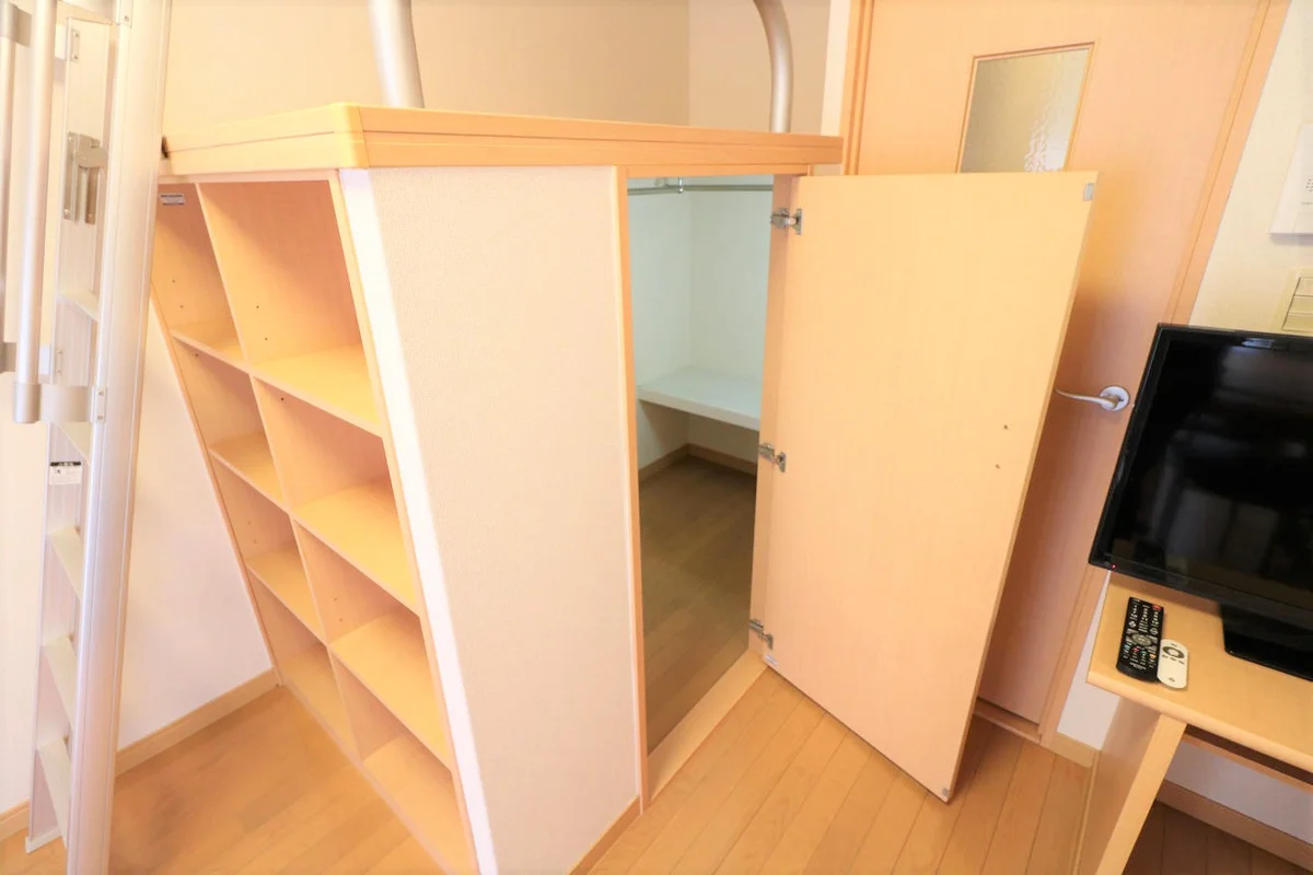 ハイベッドは収納が多く有りスッキリと片付けが可能！
