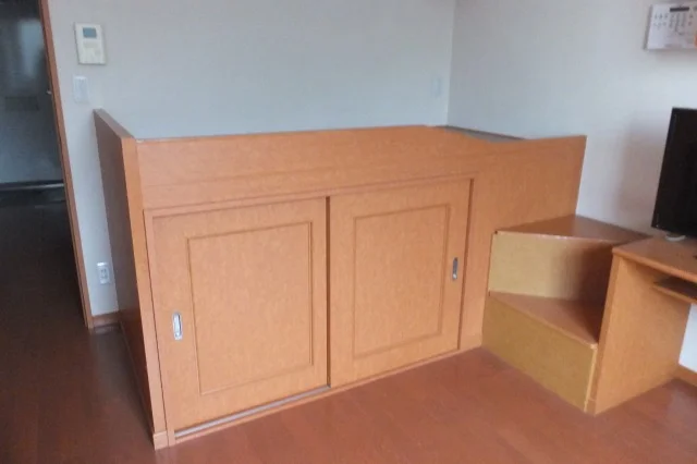 居間（玄関側）